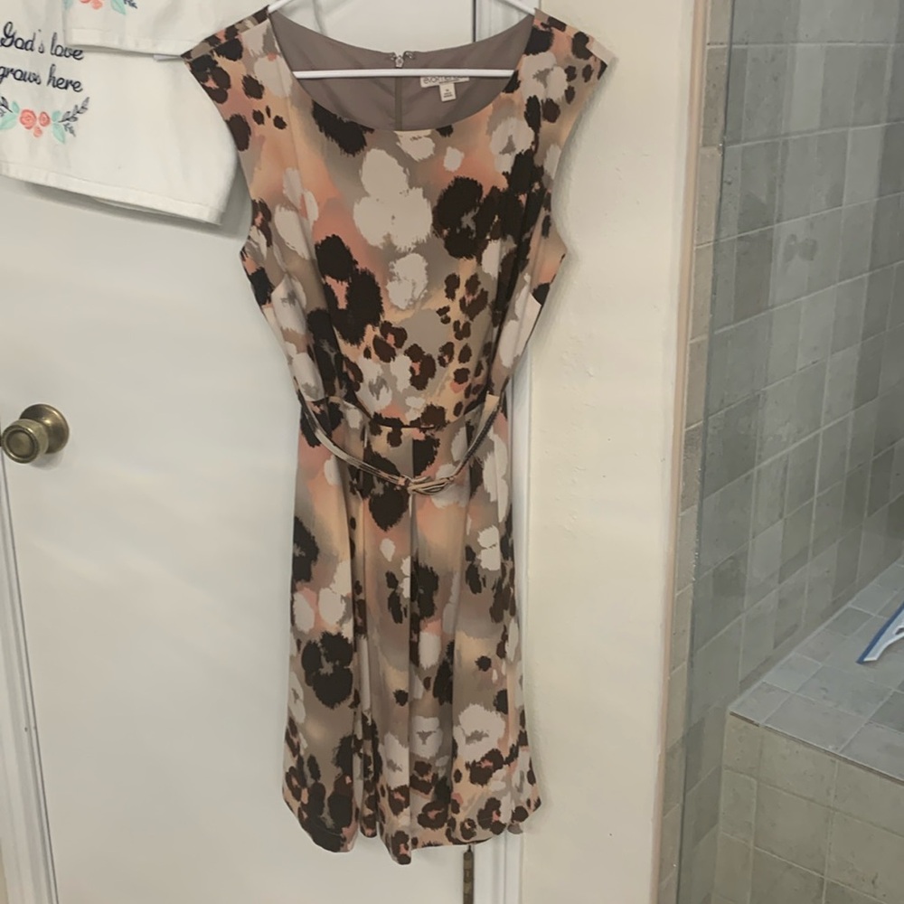 Eva Mendes New York & Company Pink , Brown, White Abstract Pleats Dress Size 10